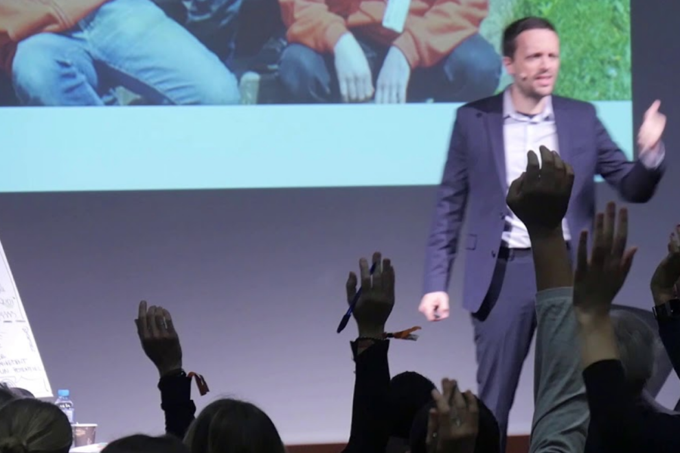 un génie de la facilitation en action